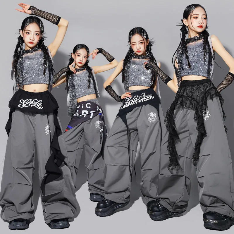 

Костюм для девочек в стиле K-pop: жилет с перьями и пайетками, брюки-бананы, детский костюм для уличных танцев, хип-хоп, джаз, комплект одежды для девочек-групп
