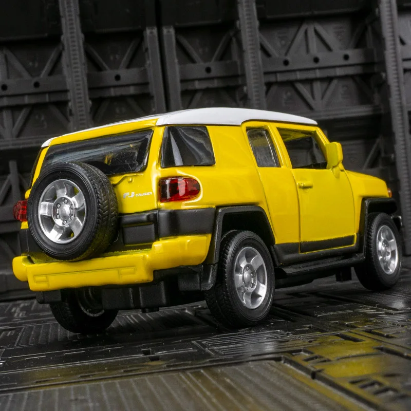 1/32 FJ Cruiser Alloy SUV Car Model Diecast Toy Pull Back Two Doors Openable Sound Light Collection Model