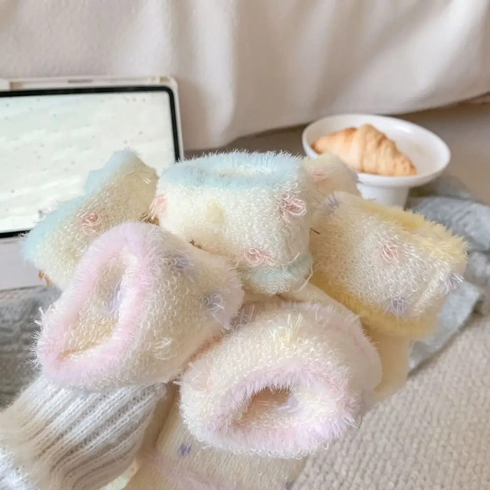 Calzini da donna alla moda color caramello a righe assorbono il sudore calzini a tubo medio calzini da notte caldi e traspiranti antiodore autunno inverno