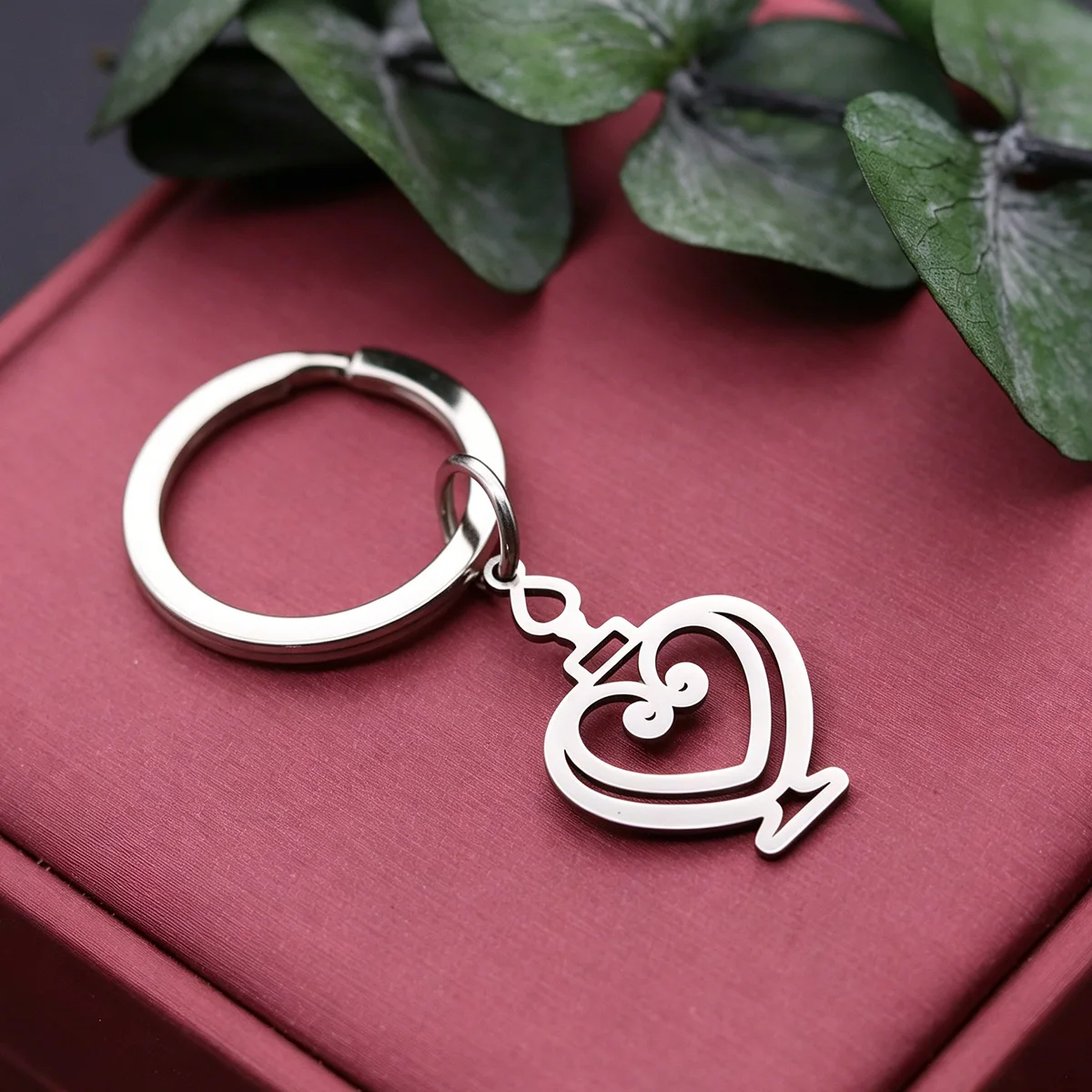 Romantic Hollow Heart Perfume Bottle Keychain Stainless Steel Love Potion Pendant Key Ring Women Bag Car Key Jewelry Gifts