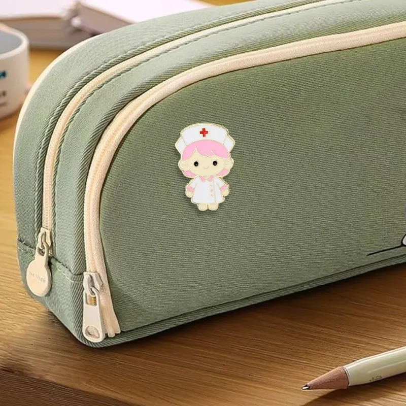 شارات تصميم سيارة الإسعاف للممرضات الكرتونية، دبابيس سبيكة من سلسلة طبية للمستشفى الإبداعي، ملحقات حقيبة الملابس، هدايا للأصدقاء #4