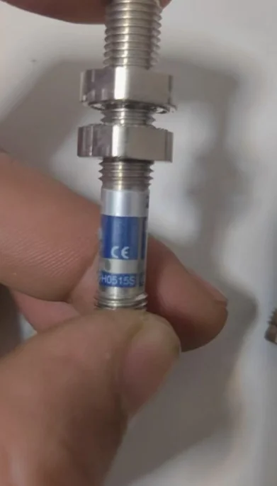 XUAH0515S New Original Telemecanique Diffuse Photoelectric Sensor | M8 Thread, 50mm Detection, 12-24VDC, PNP-NO Output