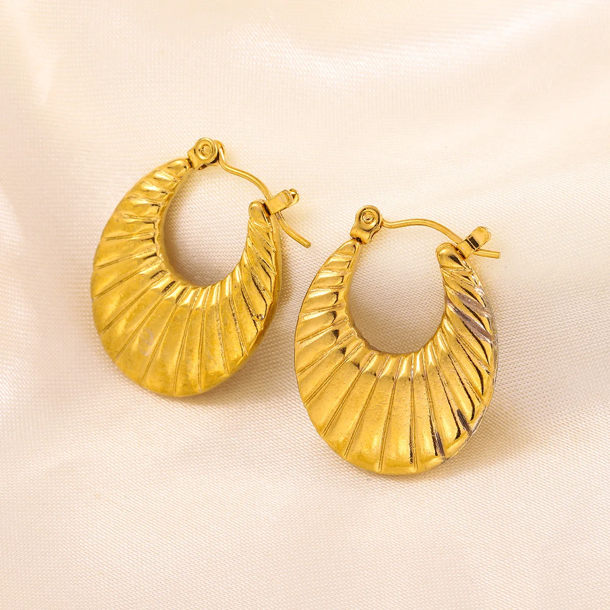 Vintage Stainless Steel Chunky Round Earrings For Women 2024 New Trending Gold Color Geometric Ear Hoops Earrings Jewelry Gift