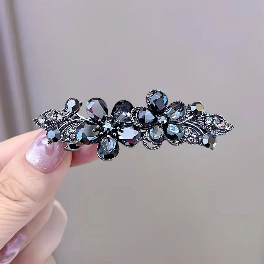 Elegante schwarze Strass Kristall Blume Frühling Clip Haarspange High-End Damen Hinterkopf halbgebundene Haarnadel Haarschmuck