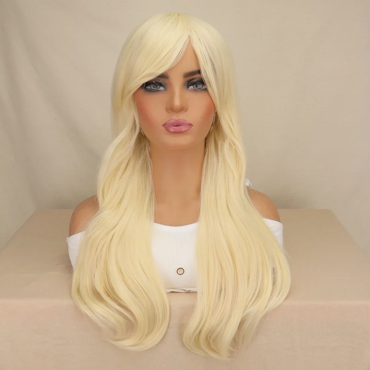 Lichtblonde synthetische vezels Lang golvend haar Pruik Damesfeest Lang krullend Golvende pruik Hittebestendige synthetische vezels voor cosplay