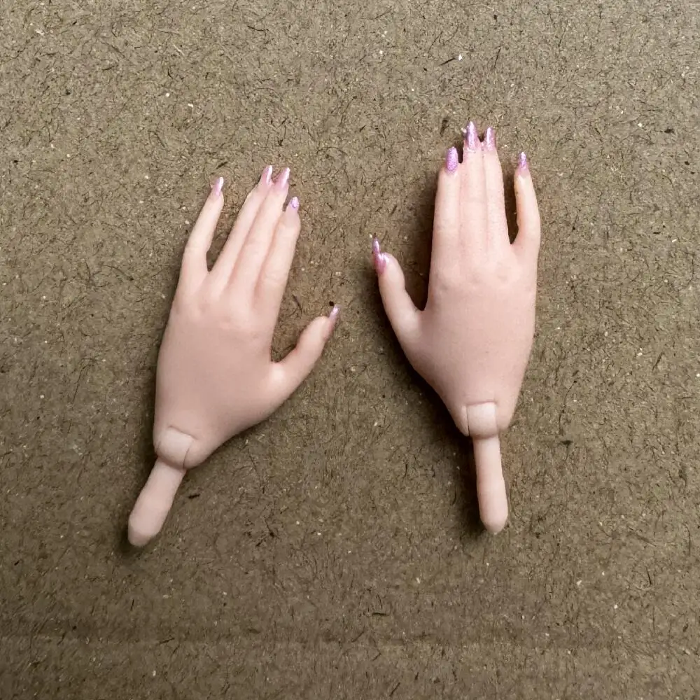 Original Big Sister Doll Ersatzhände LOLS Braun Weiß Hautton Nägel mit rosa grüner Maniküre – Detail 5