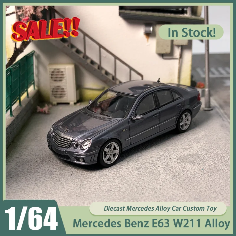 Novo em estoque mk modelo 1:64 mercedes benz e63 w211 carro liga miniatura diecast mercedes quatro olhos ornamentos brinquedos personalizados crianças presente