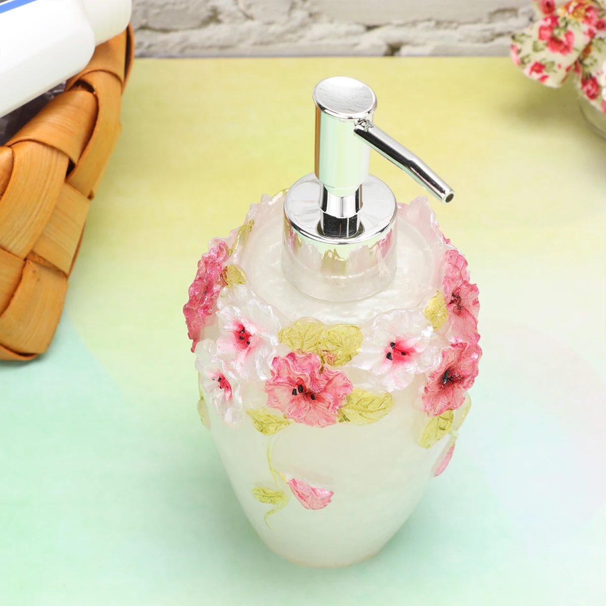 

Elegant European Style Floral Light Green Leaves Empty Dispenser Body Wash Shampoo Bottle Refillable Portable Hand Soap