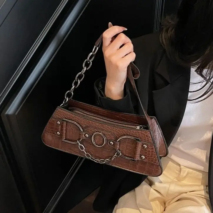High-end Women's 2026 New Retro and Versatile Crocodile Pattern Trapezoidal Chain Letter Fashionable Single-shoulder Armpit Bag