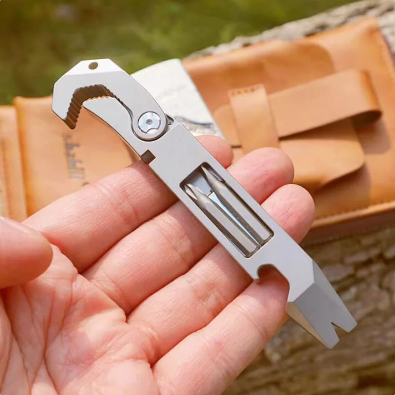 

Wrench, screwdriver (6.35mm position), EDC tool with pocket clip TC4 titanium alloy multifunctional pry bar - bottle opener