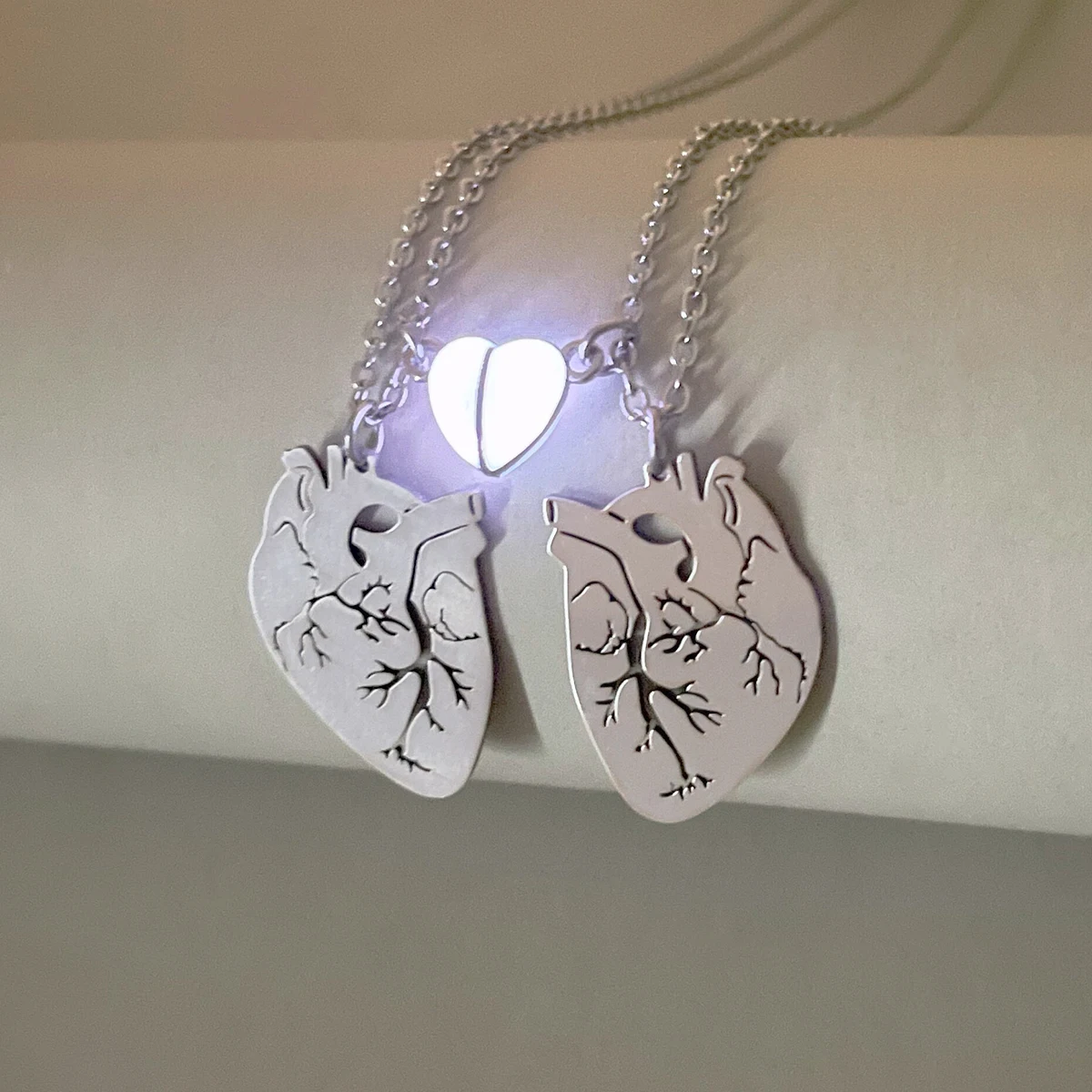 2/قطعة متوهجة الوردي القلب الجوف خارج قلادة زوجين القلائد أسلوب فاسق الأزياء شخصية الملحقات