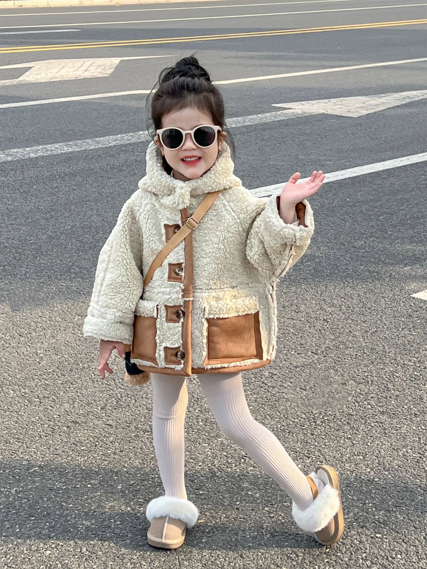 Baby Girl Winter New Style Reversible Coat Thick Fashion and Warm Comfortable Hat White and Brown Kids Clothes