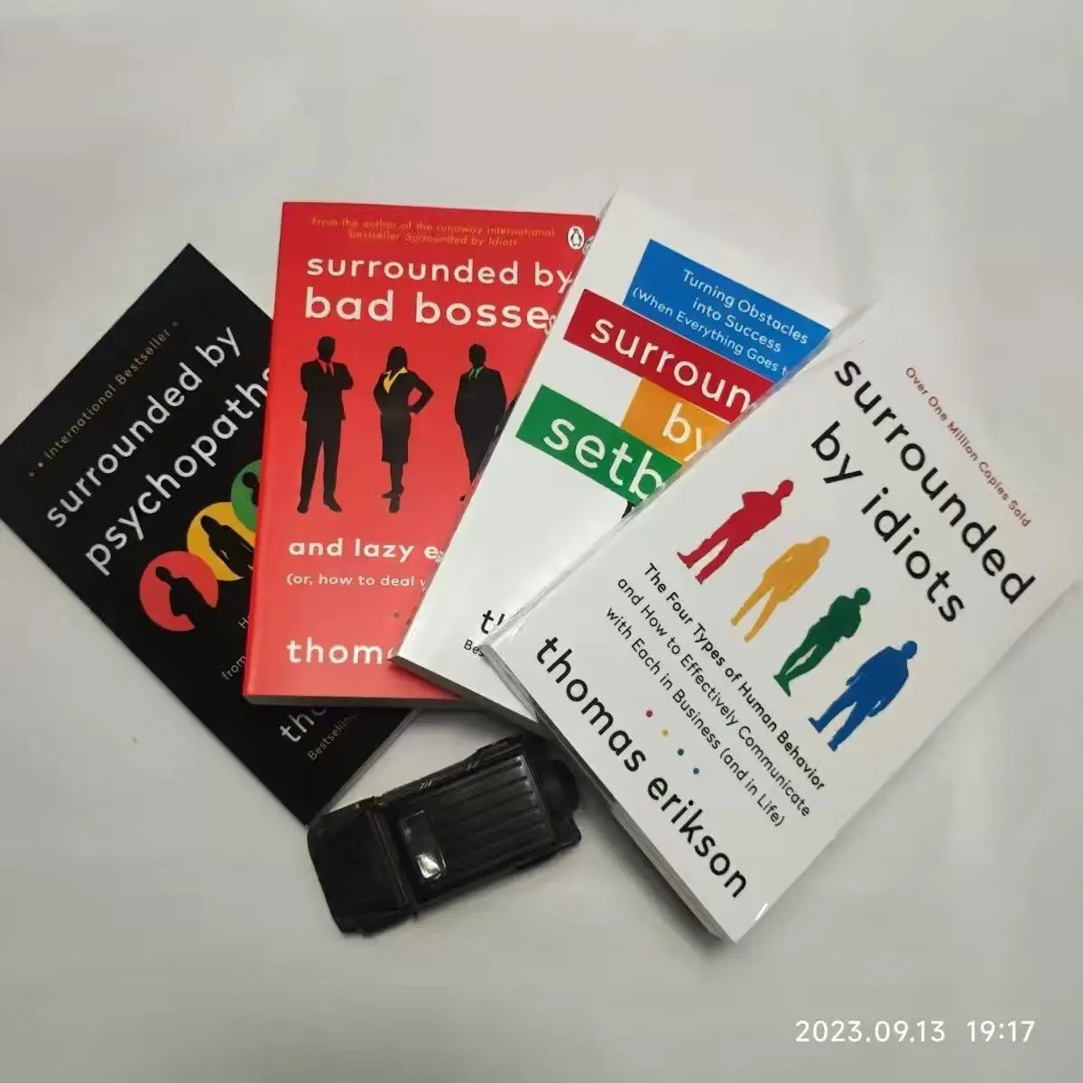 4 buku yang ditetapkan oleh Thomas Erikson dikelilingi oleh Idiots, oleh psychopat, oleh pengaturan kembali, oleh Bad bos buku terlaris dalam bahasa Inggris