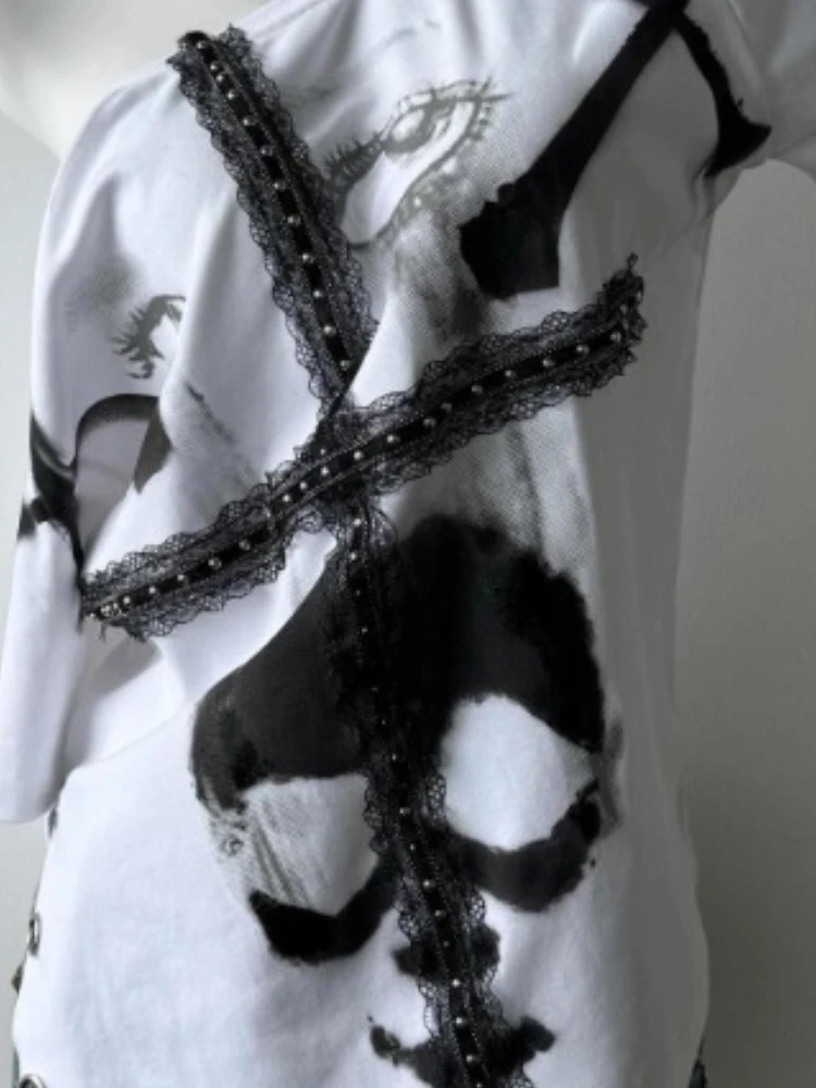 อเมริกันวินเทจแขนสั้นเสื้อยืดฤดูร้อนสาวร้อนส้อมออกแบบ Spliced Chic เสื้อ Y2k ลูกไม้ข้ามโลหะ Buttonhole ชุด 90s