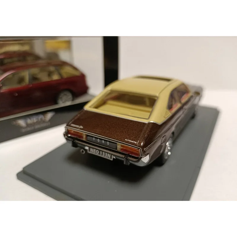 Neo 1:43 Scale Ford Granada Coupe Resin Car Model Collection Ornaments