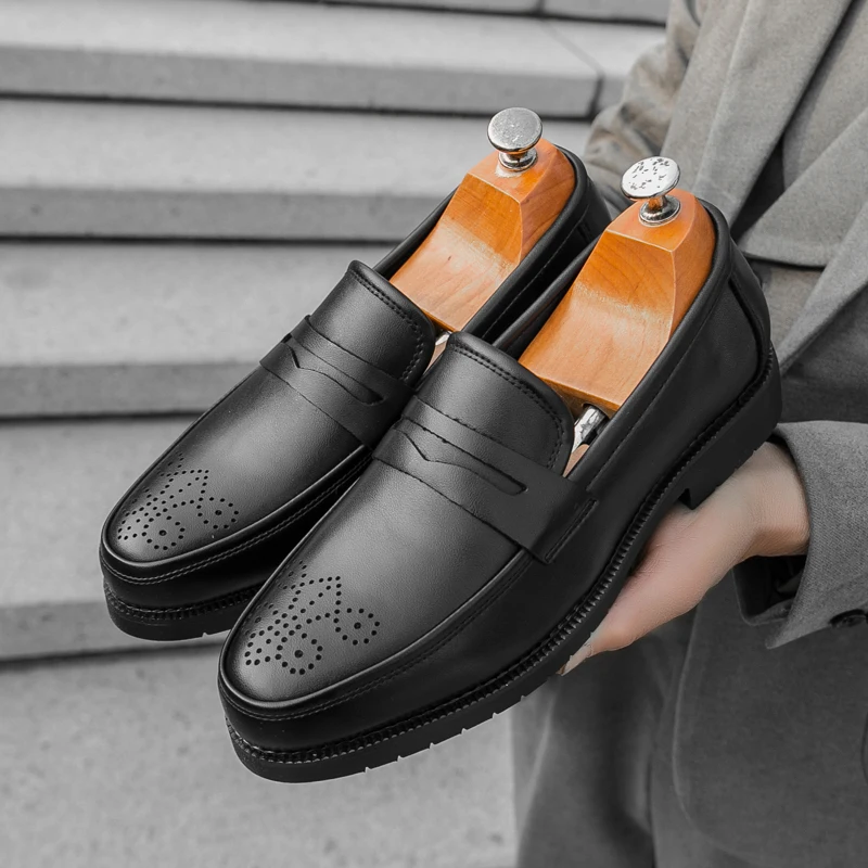 Size 38-46 Vintage Men Loafers Black Brown Men Comfortable Fashionable Small Leather Shoes American Banquet Business Dress Shoes