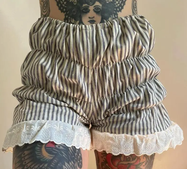 New Fashion Womens Lace Lantern Shorts Tiered Smocked Pineapple Striped Elastic Waistband Lounge Short Pants Hot Sale S M L