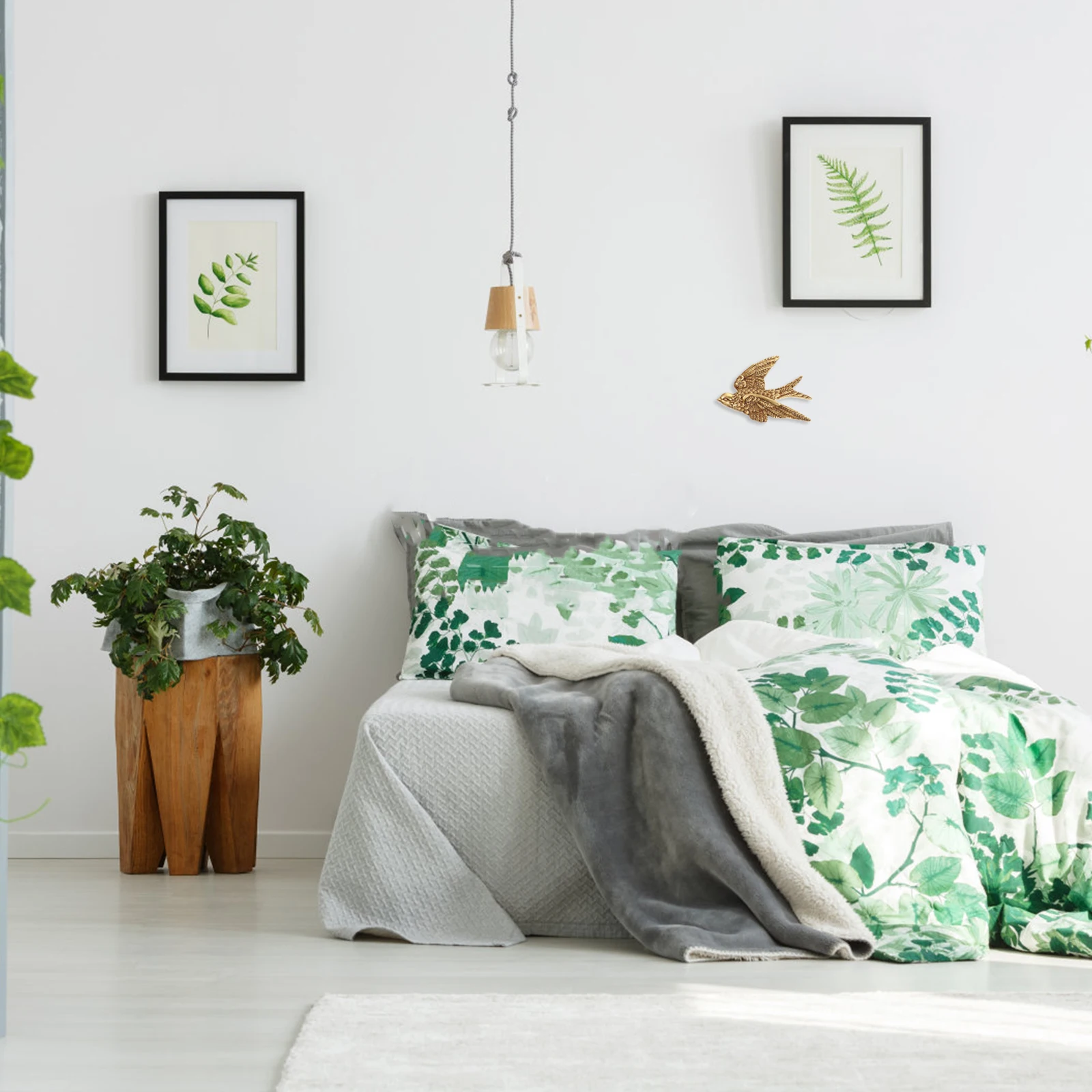 

Swallow Wall Decoration Resin Textured Hanging Ornament for Bedroom Living Room Office Garden Yard Wall Art Decor