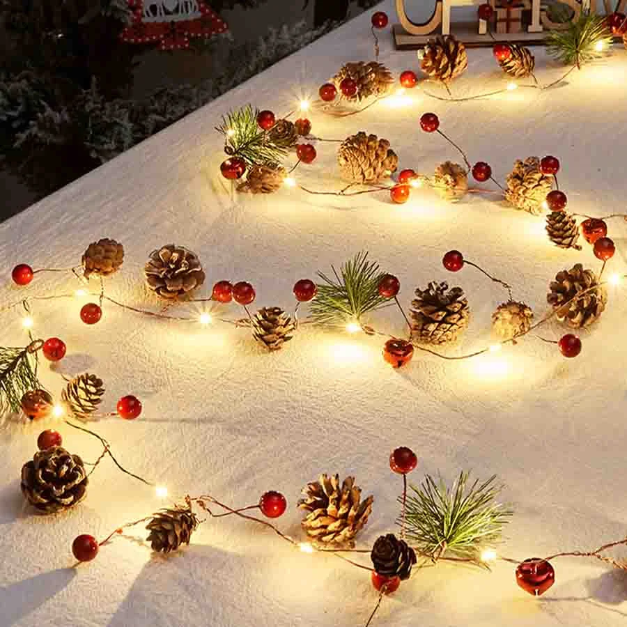 Guirnalda navideña de piña con batería, luces de hadas de 20LED, luces de cadena con campana de bayas para decoración de árbol de Navidad, boda y vacaciones