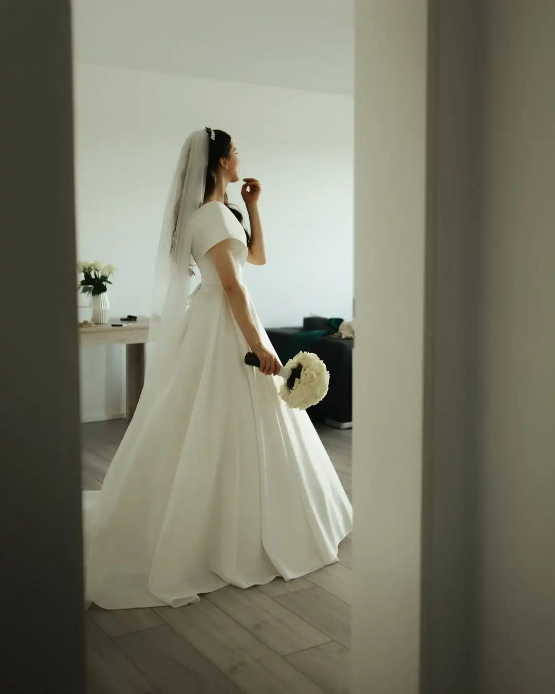 MD Elegant Off Shoulder A-line Wedding Dress Satin Pleat Ball Gown Short Sleeves Corset Bridal Gown Vestido De Noiva Customized