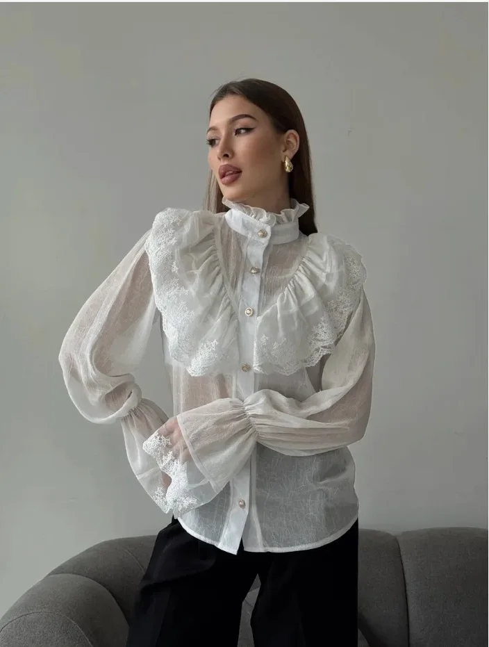 قميص نسائي 2025 خريف جديد على طراز القصر الفرنسي بياقة خرافية شيفون منتفض للسيدات بأكمام طويلة أبيض