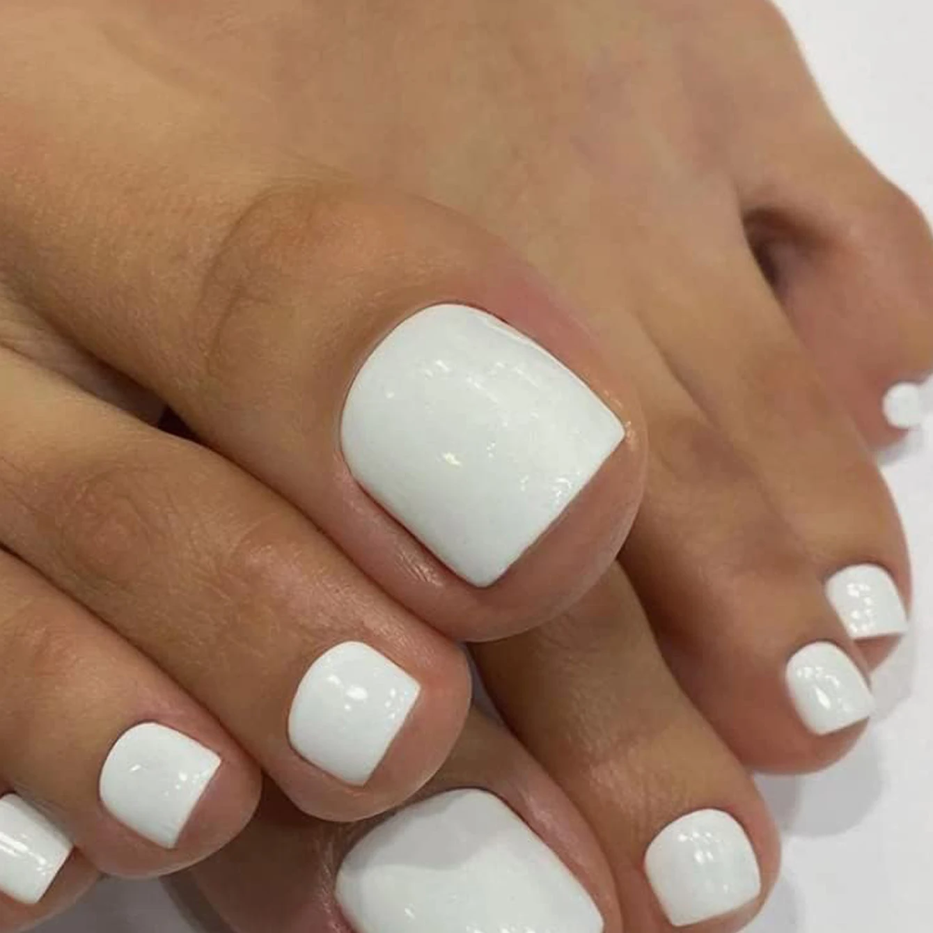 24PCS Solid Color Square Fake Toenail Matte Pressed Toenail Short Acrylic Fake Nail Artificial Beach All Inclusive Toenail White