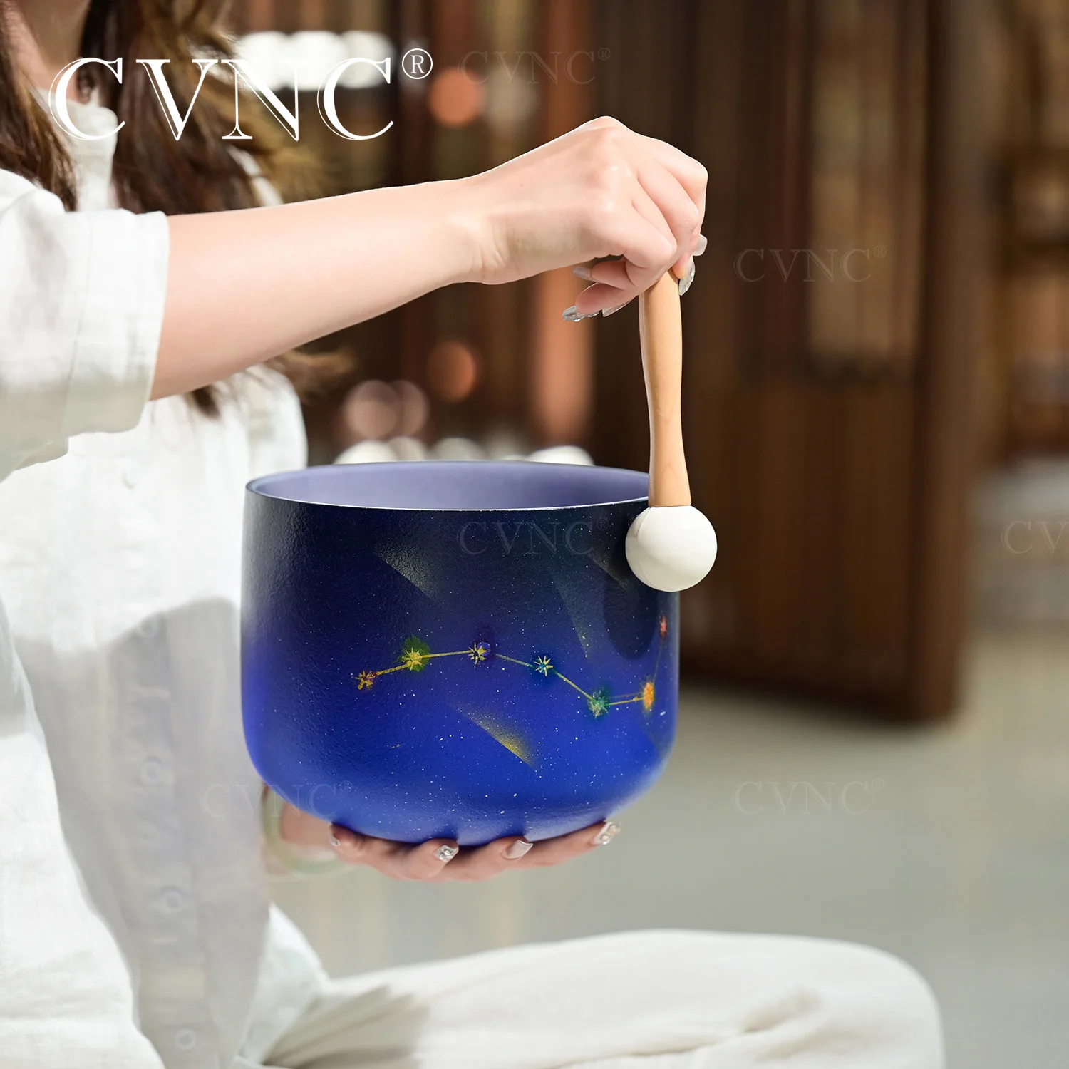 

CVNC 6-дюймовая поющая чаша с синей ковшом и кварцевым кристаллом для терапии и звукового исцеления с молотком