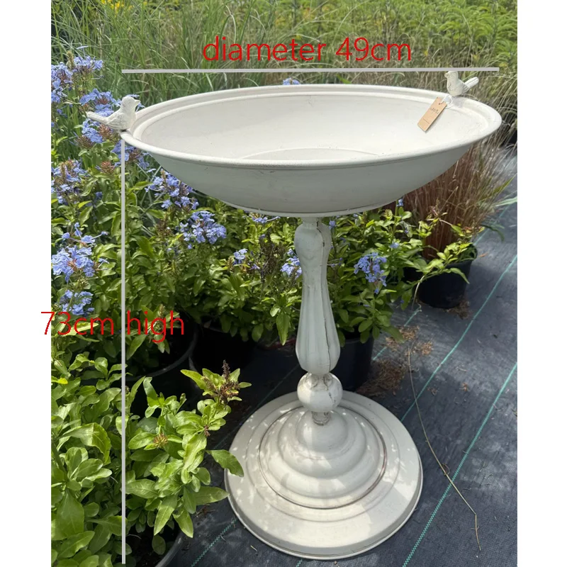 Banho decorativo para pássaros de jardim com detalhes de pássaros, metal branco, 28,3 polegadas de altura x 19,3 polegadas de diâmetro