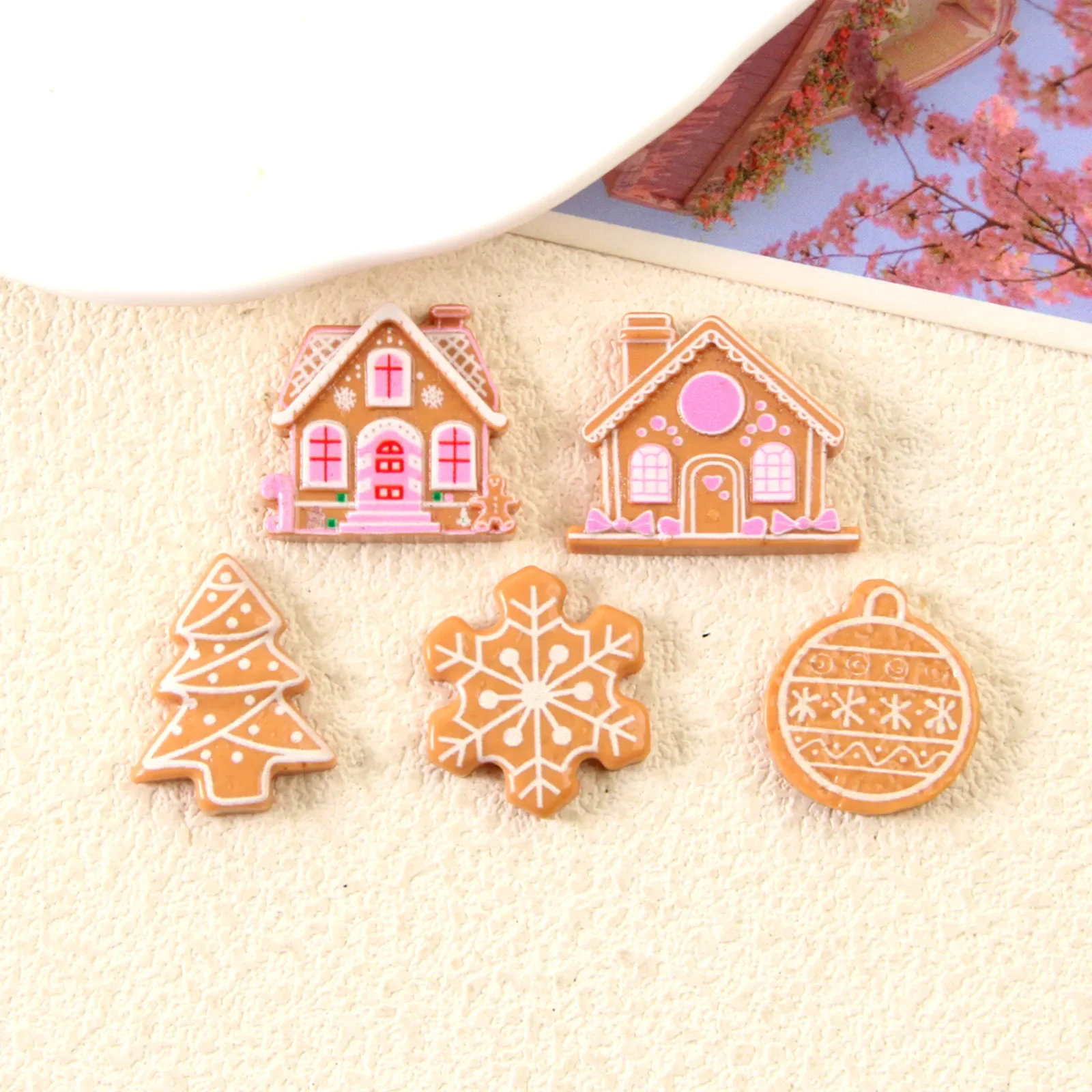 100pcs Cute Christmas Tree House Snowflake Resin Flatback Cabochon DIY for Phone Case Hairpin Keychain Earrings Scrapbook Decor