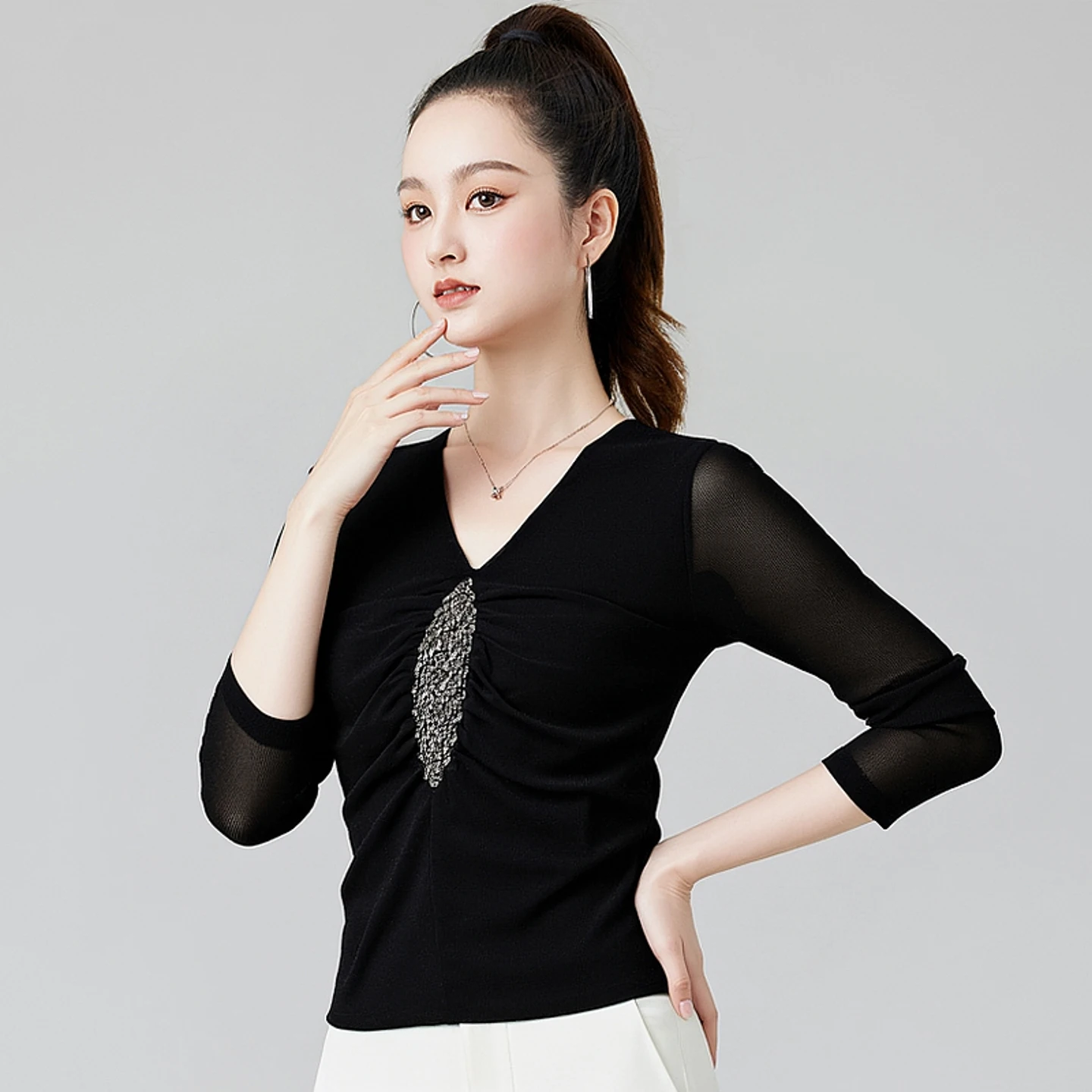 

2025 Mesh V-neck Top Latin Dance Training Top Women's National Standard Dance Chacha Rumba Tango Modern Dance Costumes DQL12101