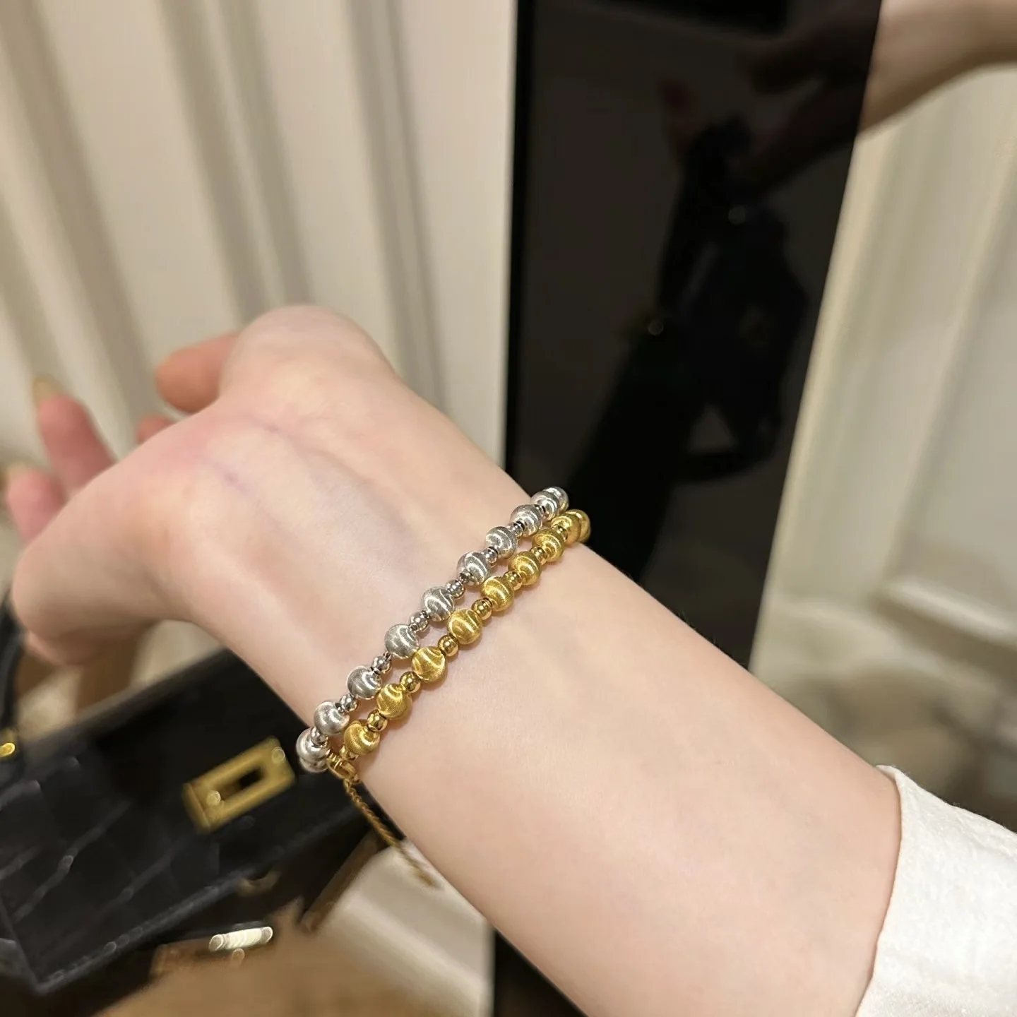 

European and American simple cat eye pull bracelet burst flash small light bulb car flower round beads women party jewelry gift