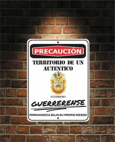Letrero de Aluminio con la Frase 'Precaución Territorio de un auténtico Guerrero'