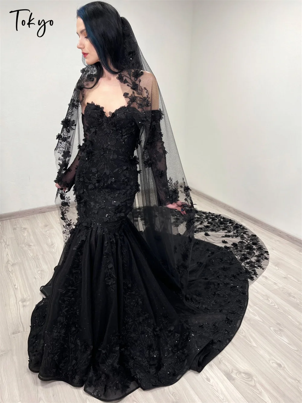 طوكيو مخصص الأسود قبالة الكتف فساتين الزفاف انفصال الأكمام الدانتيل متابعة ثوب الزفاف قطار المحكمة حورية البحر ثوب الزفاف