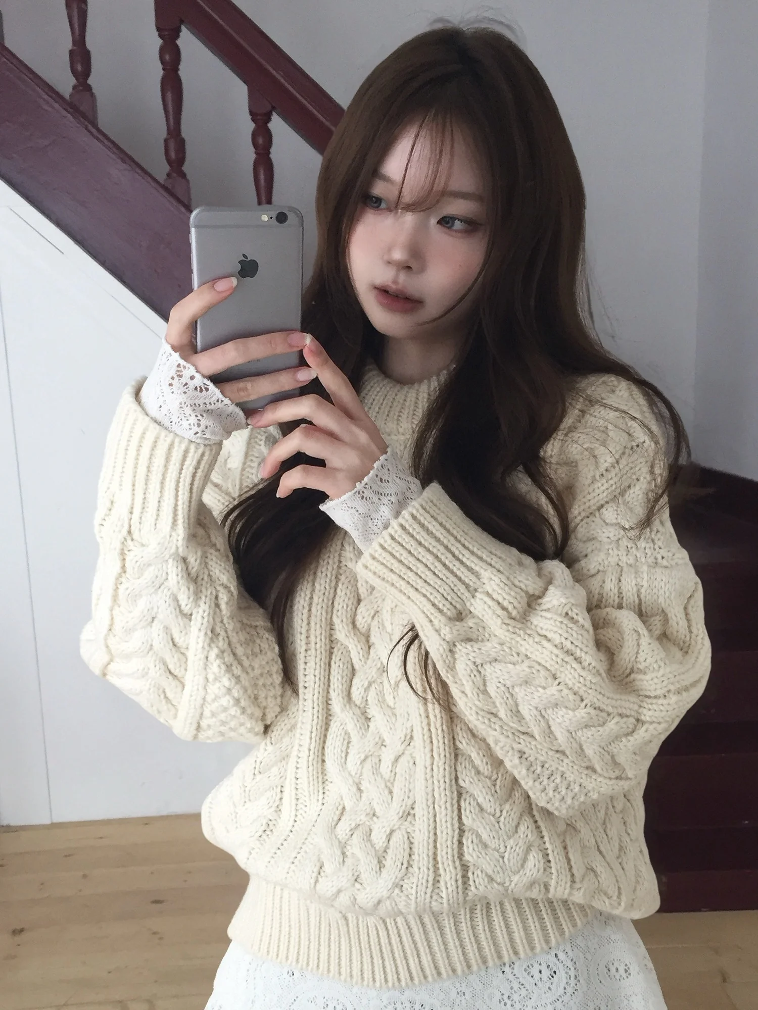 Dzianina damska w retro kwiatowy wzór, luźny sweter z zakładanym dekoltem, długi rękaw, okrągły dekolt, standardowa długość, modny kolor, idealny do dojazdów do pracy.