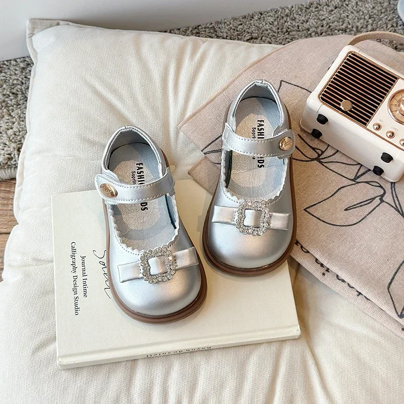 

Simple Little Girls' Flat Shoes Silver Versatile Children Leather Shoes Fashion Kids Princess Rhinestone Causal Shoes Soft Soled
