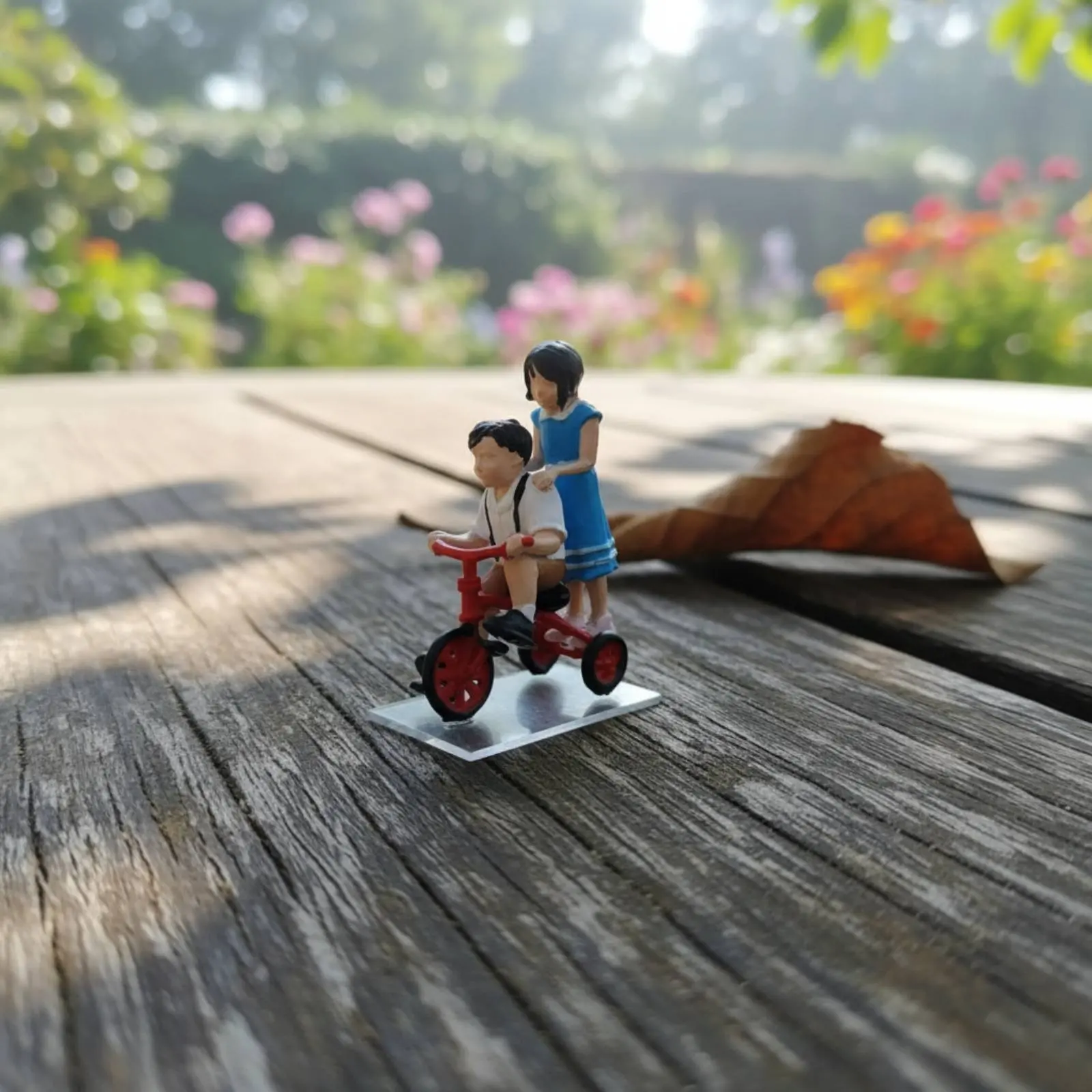 1:64 Playground Model Hand Painted Children Playing Miniature Scene Display Set Resin Material Scale Collectible
