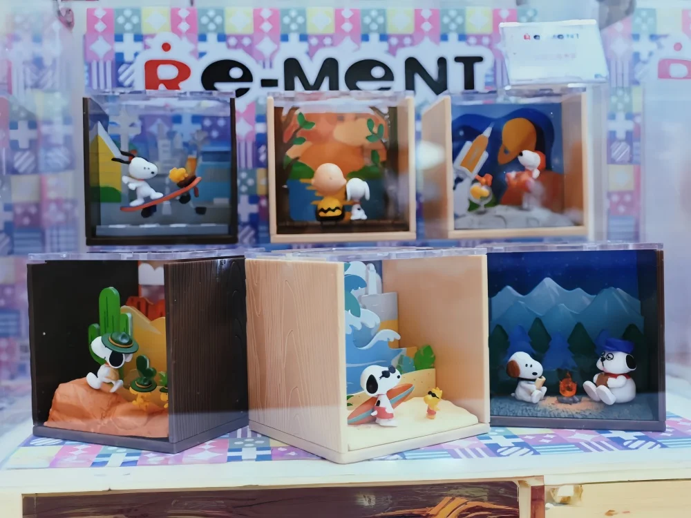 Genuíno re-ment doces brinquedos ponto snoopy cenário caixa cena snoopy astronauta figura ornamento na moda jogar caixa cega presente personalizado