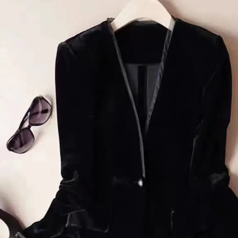Woman\'s Spring and Summer Retro Elegant Short Gold Velvet Blazers French Stye Solid Color Loose V-neck Single-breasted Blazers