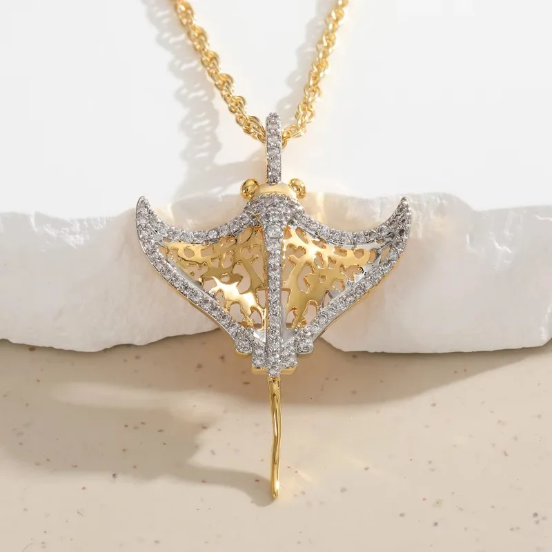 Creative Two-Color Devilfish Pendant Necklace Made of Copper Batfish Necklace Suitable for Daily Casual and Ocean Style Outfits