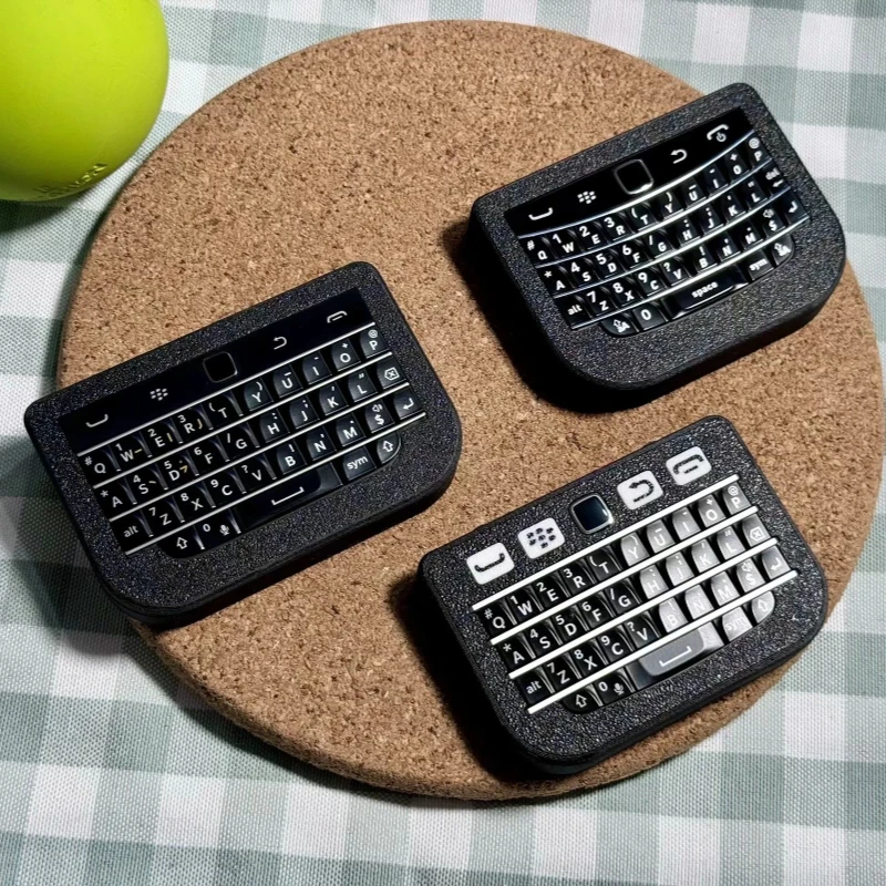 Hot sales for Q10/P9981 Mini Trackpad Keyboard Costom Dual Mode Bluetooth ZMK Keyboard Mouse Game Keyboard Integration Y2K