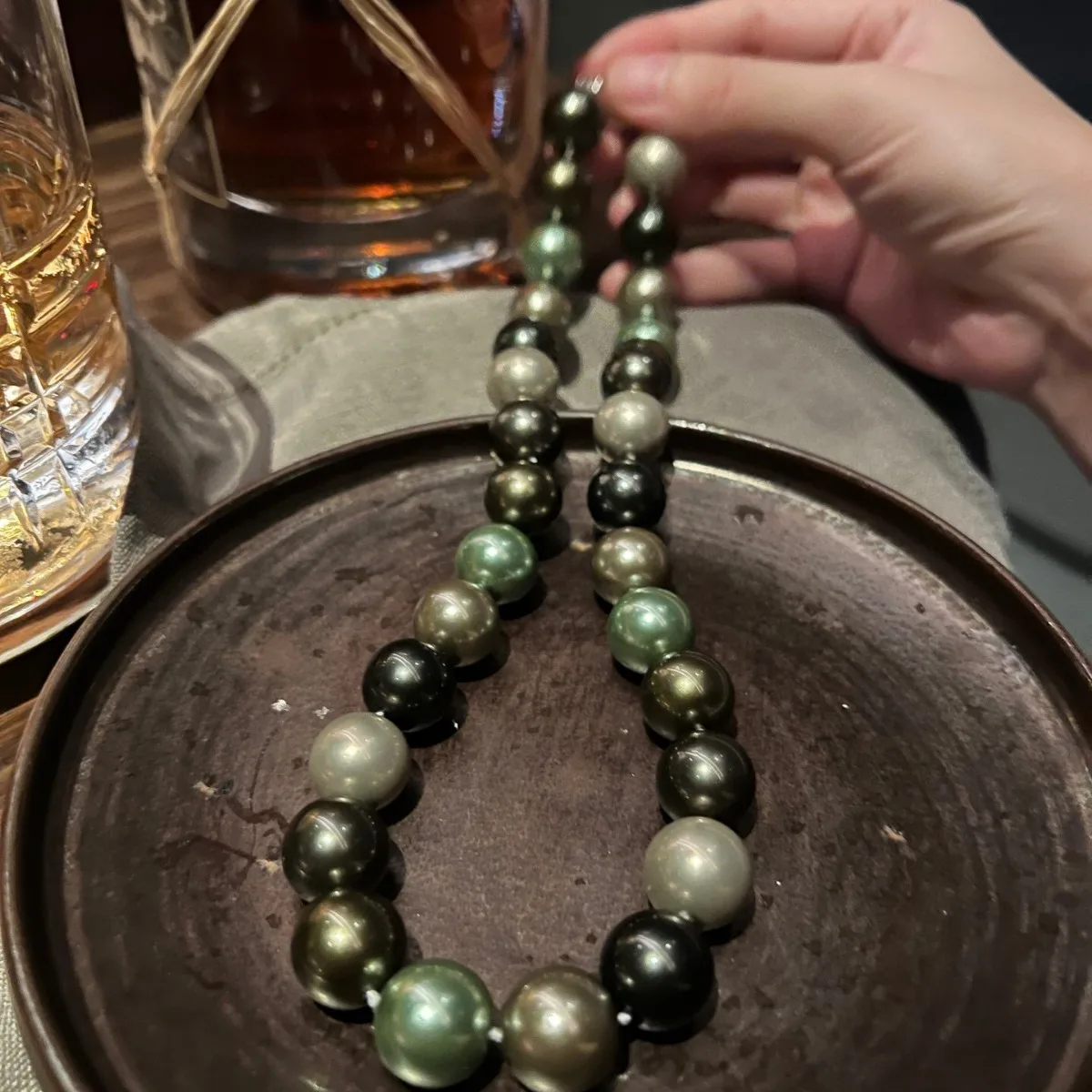 

14Mm large Morandi color bead necklace, short imitation pearl neck chain mixed color bead chain, simple and versatile knotted.