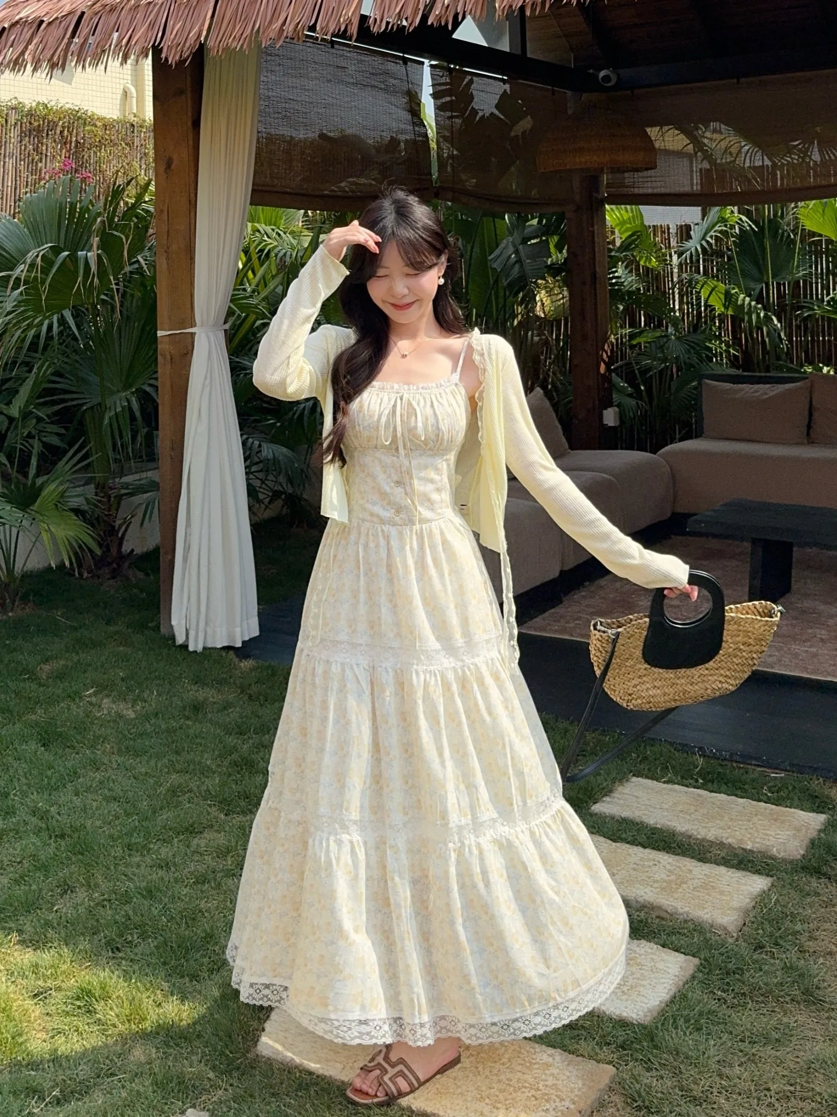 

plus Size Women's Sweet Floral Lace Trim Halter Dress Summer New Holiday Style Waist Cinched Long Dress Commute Style Korean Fit