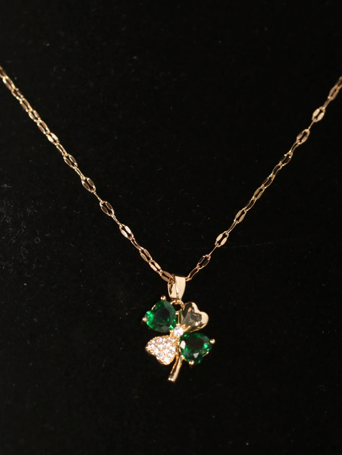 1 Piece of Necklace with 4 Heart-Shaped Pendants, Inlaid with Green Artificial Zircon, 18K Gold-Plated Stainless Steel Small Heart Pendant, Women's Clavicle Chain, Fashionable and Versatile, Suitable for Women's Business and Daily Wear