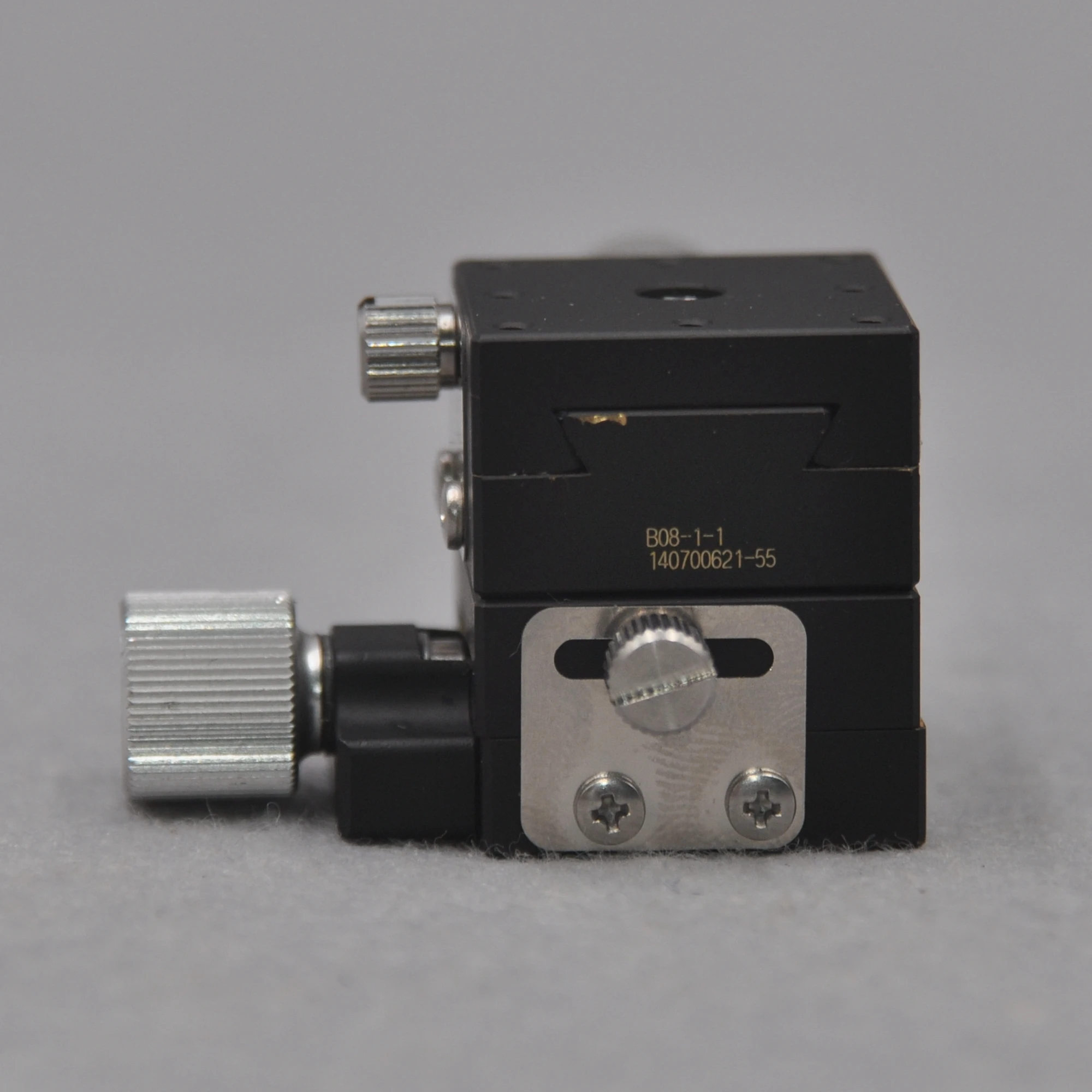 Suruga Seiki B08-1-1 Misumi XYEG25 دليل XY محور عالي الدقة ضبط دقيق النزوح الشريحة البصرية الجدول النحاس 25*25 مللي متر