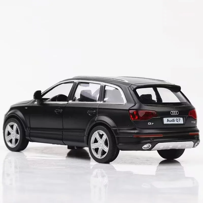 Modèle de voiture en alliage pour enfants, Audi Q7 SUV, Diecasts, Véhicules jouets en métal, Haute simulation, Collection, Son et lumière, Cadeau pour enfants, 1/32