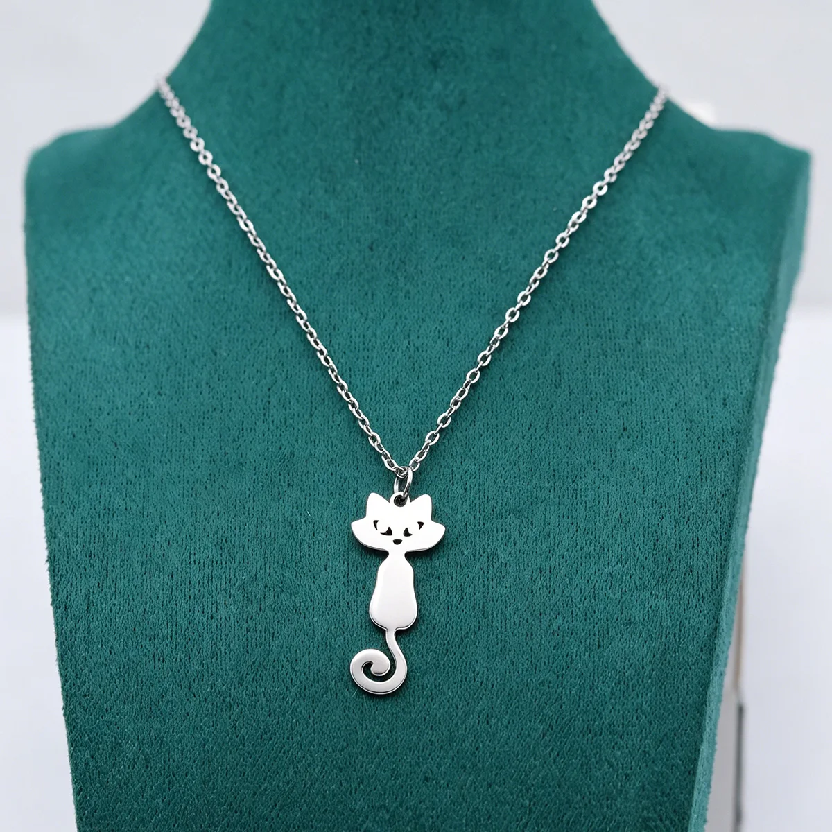 Cute Animal Cat Drop Pendant Necklaces for Women Girl Stainless Steel Choker Necklace Everyday Casual Wear Present Jewelry