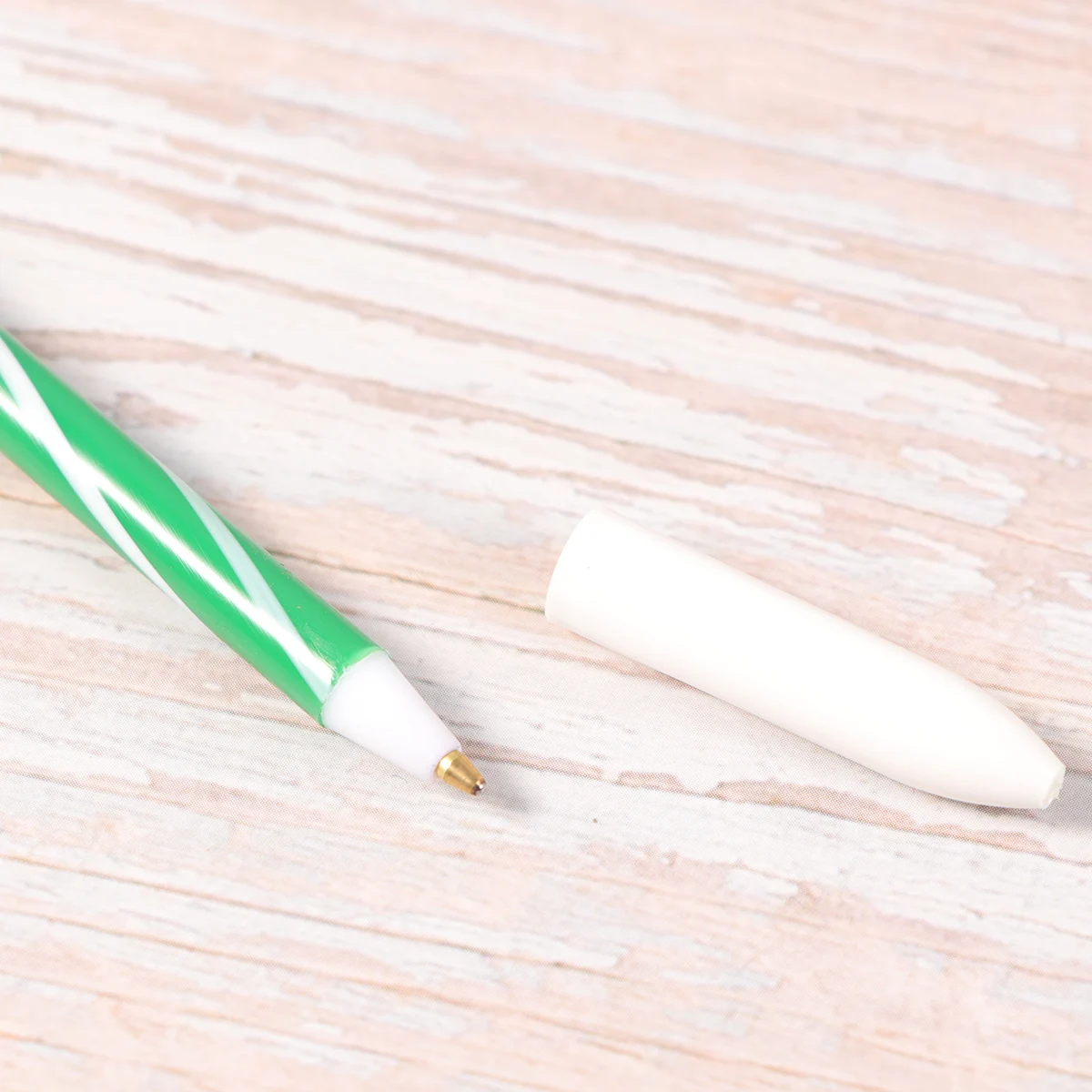 

18pcs Christmas Ballpoint Pens Plastic Writing Pens Smooth Fashion Stationery Party Favors Gifts For Students School