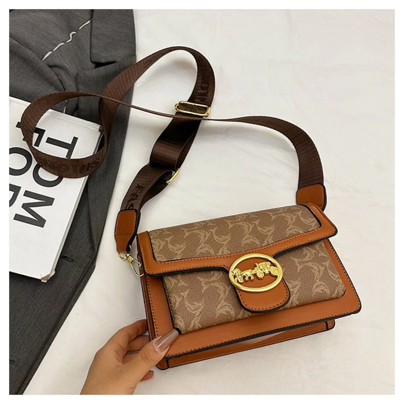 

Fashionable Ladies Handbag Crafted From Cloud-Printed Leather Featuring Designer Inspired And High-End Daily Style