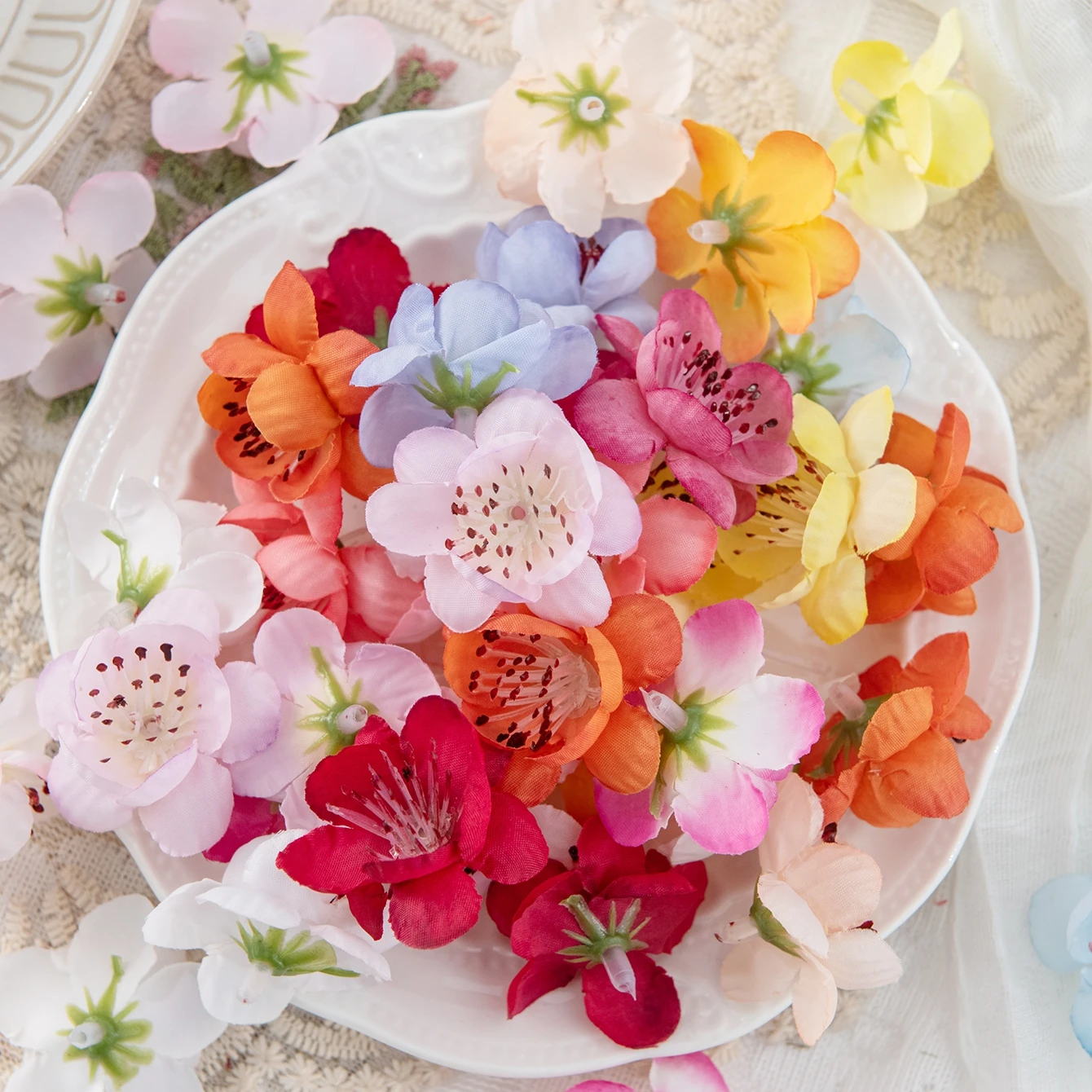 

50/100PCS Small Peach Blossom Artificial Flower Home Room Table Decora Wreaths Wedding Bridal Accessories Headwear Brooch Gift