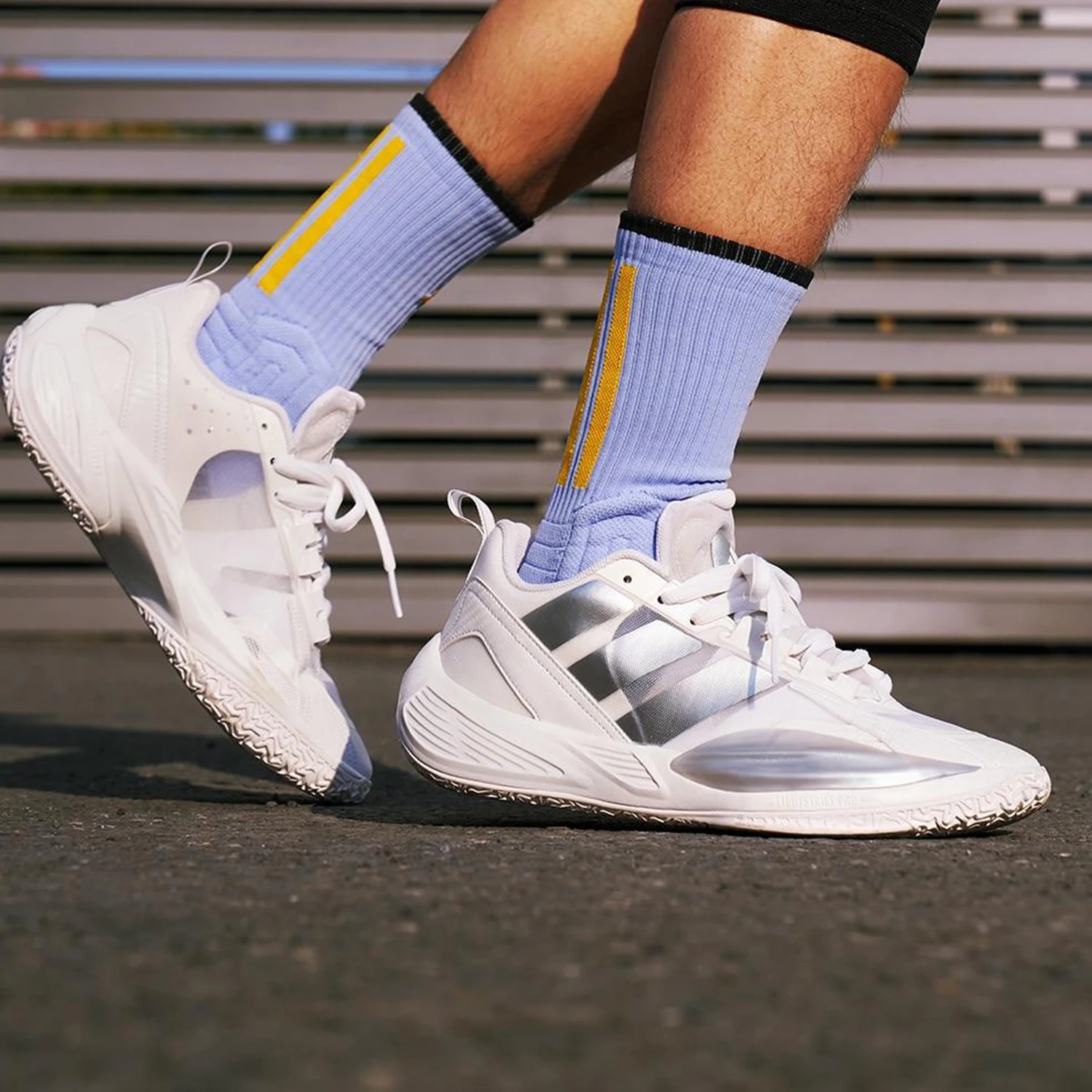 

Мужские дышащие баскетбольные кроссовки adidas Xenoburst KK3526